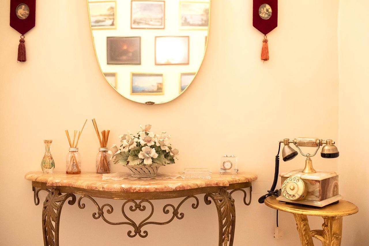 Domus Borbonica Bed and Breakfast Napoli Eksteriør billede